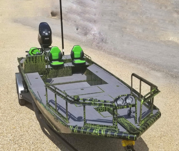 22z70HD GT Model Tunnel Hull w/200 Suzuki
