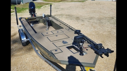 19x62HD w/115 Suzuki Tiller