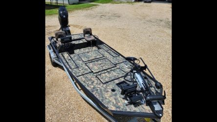 18x62HD w/175 Suzuki Shallow Water Bassin'
